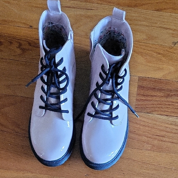 NWOT Art Class Kids Lace-Up Boots - Pink and Black Sole - Picture 1 of 8